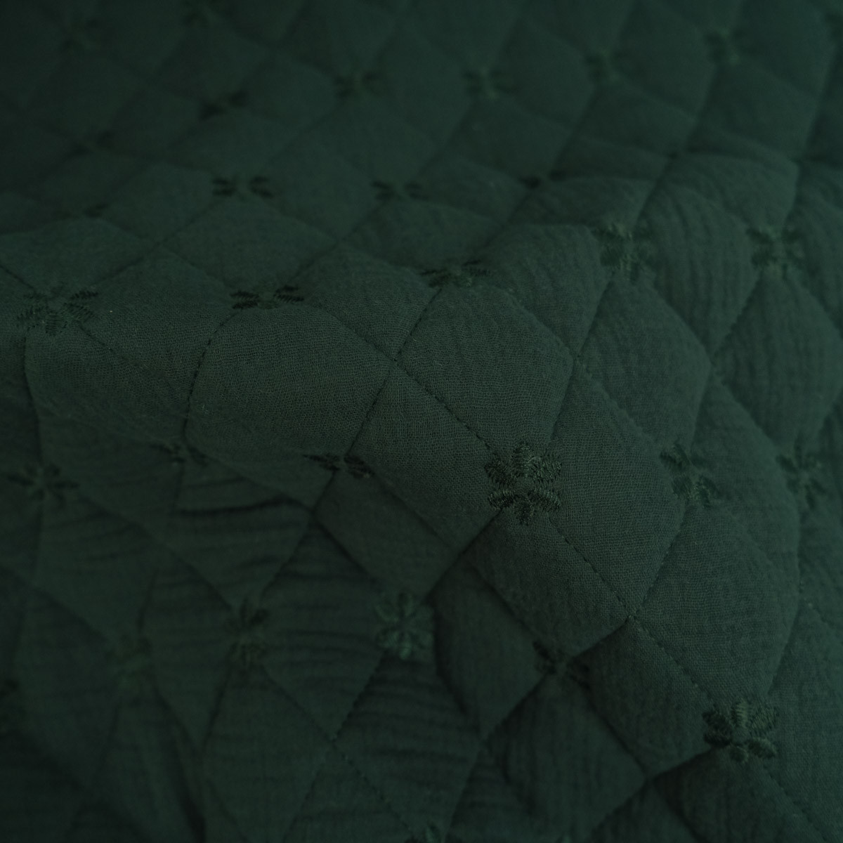Acolchado de doble gasa con bordado floral en verde bosque - Maison Klem
